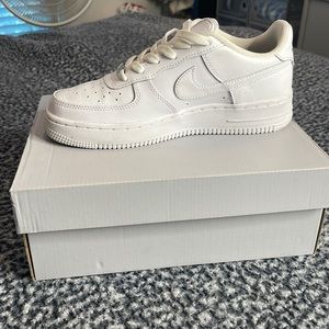 Pair of all white nike air force 1’s. Really good condition. No creases on them.